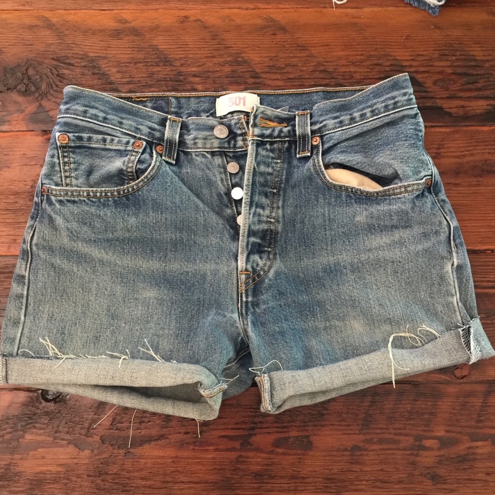 Vintage 501 Levi’s high waisted mom jean shorts